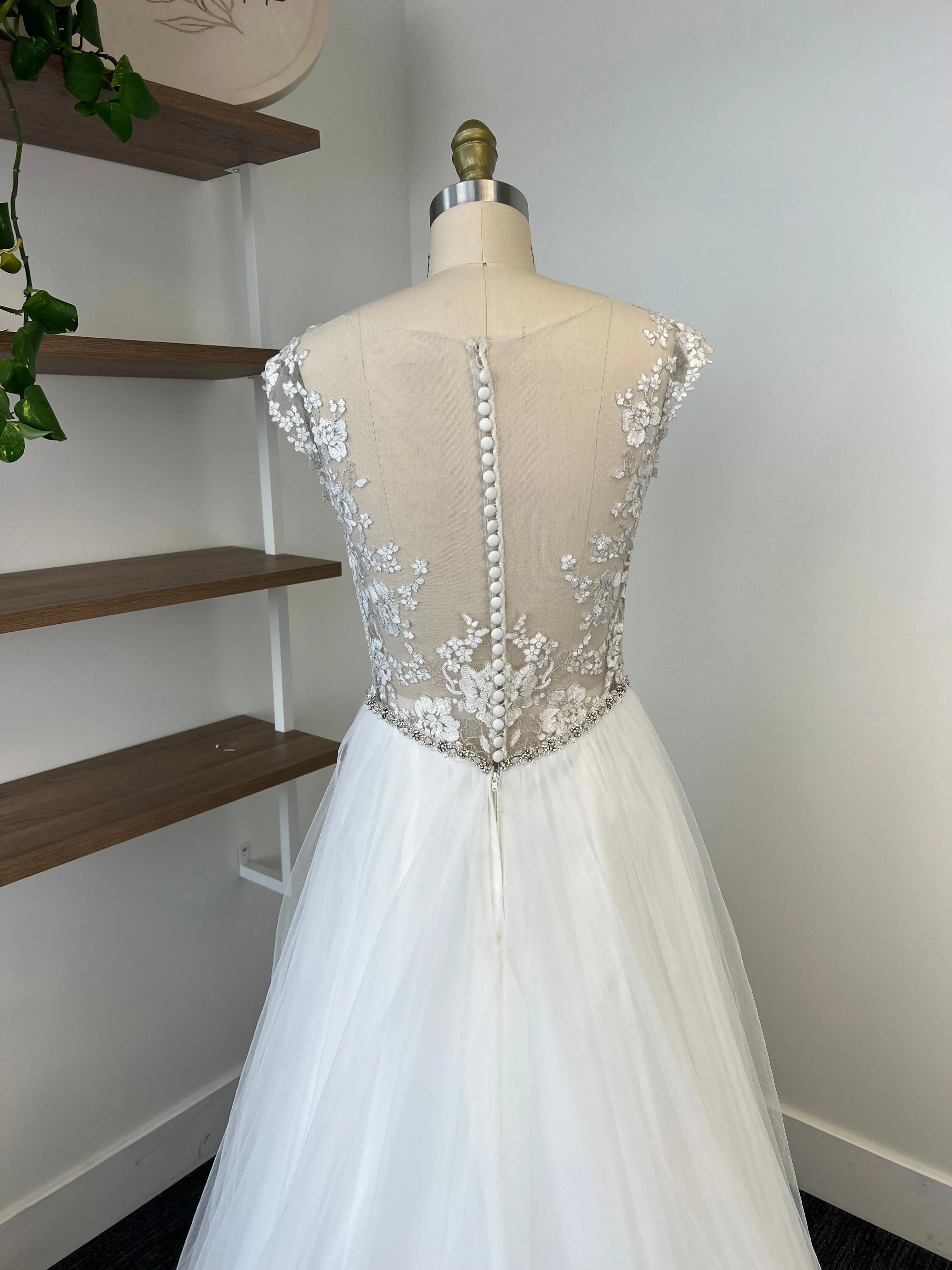 B / Maggie Sottero Sonja Size 8