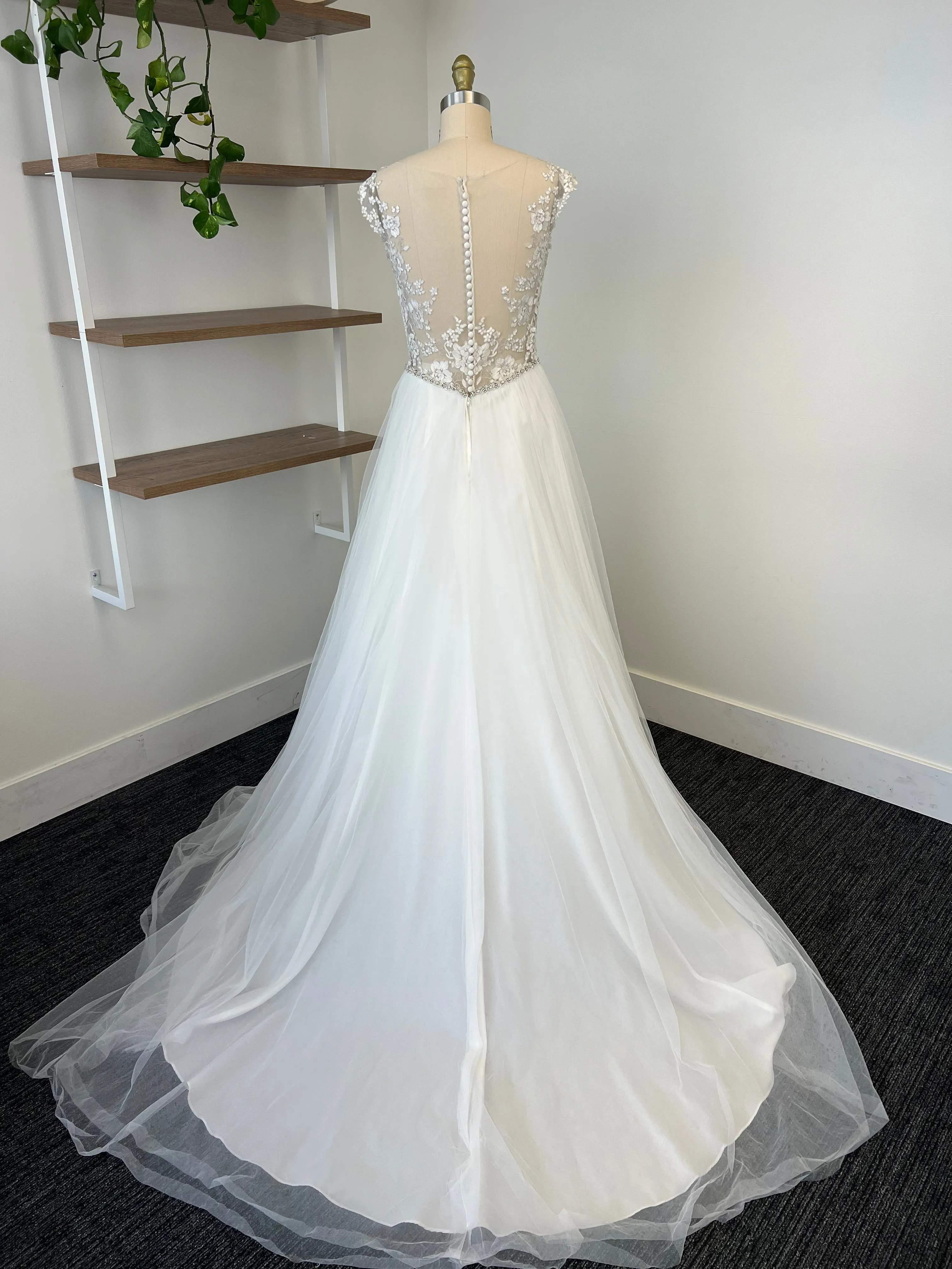 B / Maggie Sottero Sonja Size 8