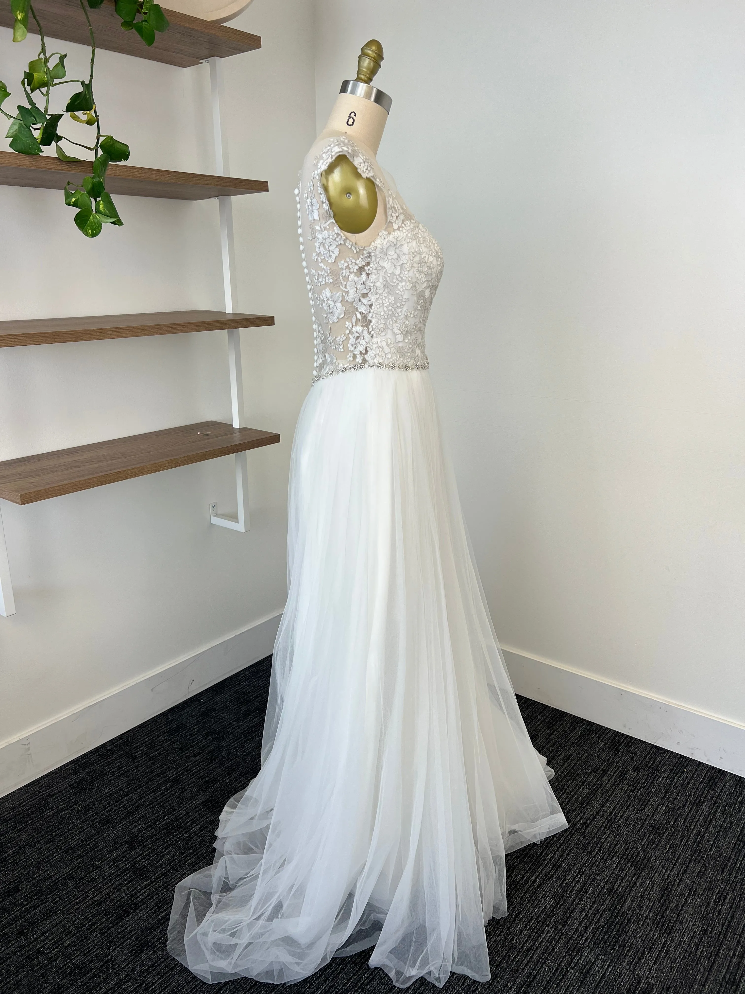 B / Maggie Sottero Sonja Size 8