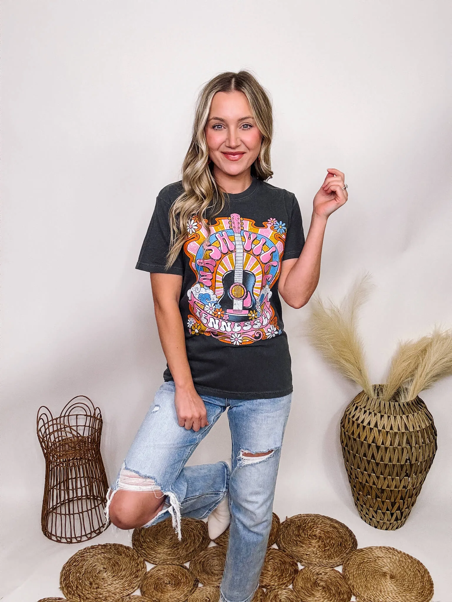 Groovy Nashville Tennessee Graphic Tee in Pepper