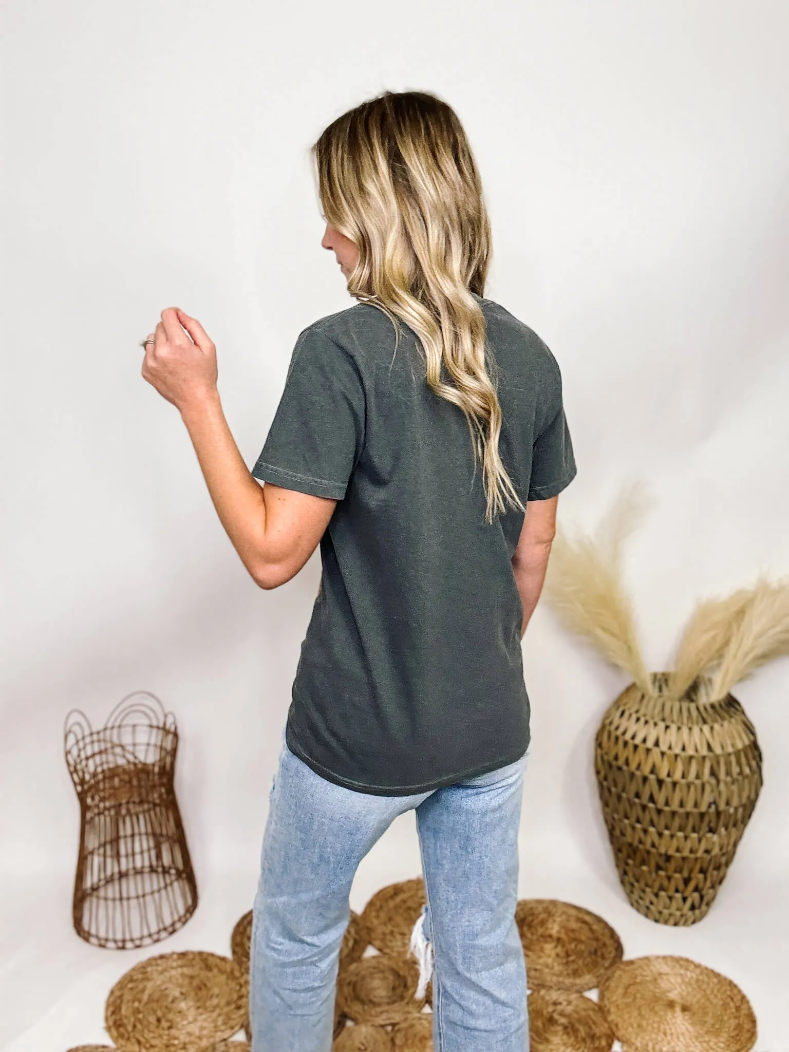 Groovy Nashville Tennessee Graphic Tee in Pepper
