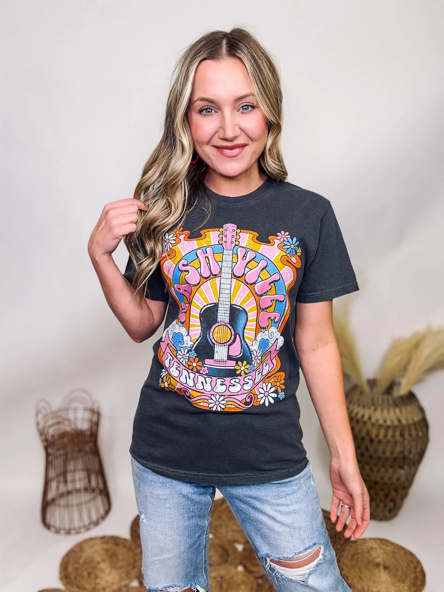 Groovy Nashville Tennessee Graphic Tee in Pepper