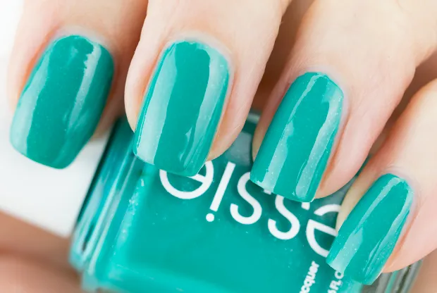 Naughty Nautical * Essie Gel