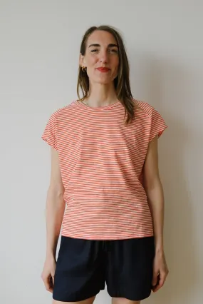 t-shirt - oneliaa striped - poppy red / oatmilk